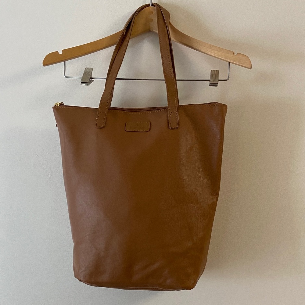 JM New York Large Chic Tan Leather Tote Bag Great Condition